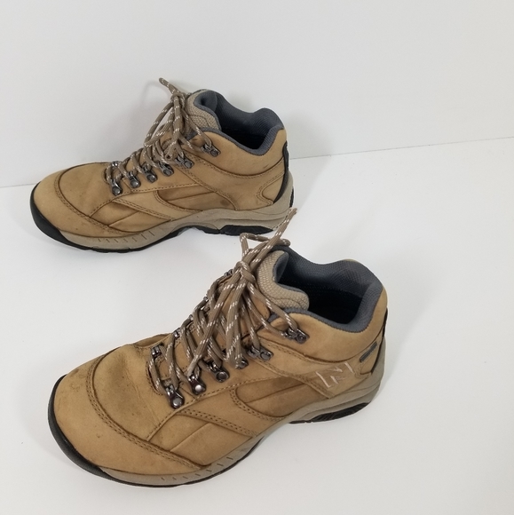 New Balance 977 Tan Leather Gortex Hiking Shoes Women Size 6D Wide - Picture 1 of 9